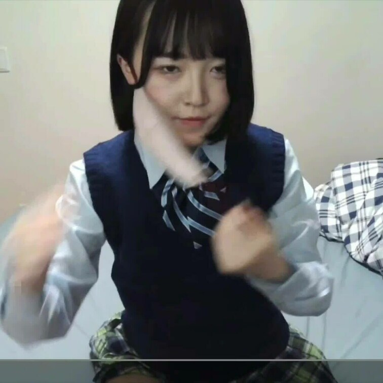 ○○○ライブにて制服配信した動画再々投稿です♡

説明文のNGワードが多すぎて説明できません笑
前回アップした際に