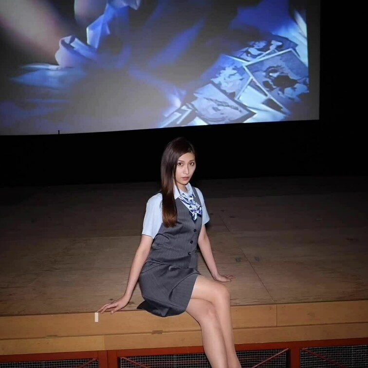 貸切映画館で事務服グラビアオナニー・潮吹き💁‍♀️
シングルプレイがお好きな方にはオススメです🩷

友人に借りたガ