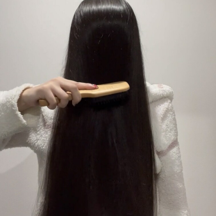 【2023年2月号】
貞子ブラッシングです。
#髪フェチ#貞子