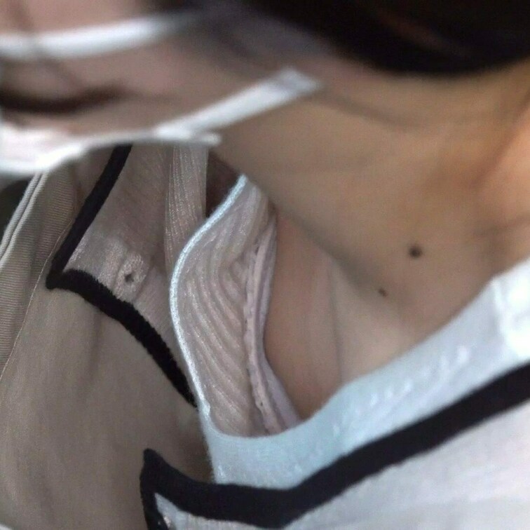 ちょい見せ。本編はこちらから→
#18【陶芸中の胸チラ】アイドル系JDと美人OLの無防備な乳首2人
・本