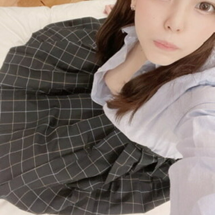 わざとちらっと見せる辺り ズルい子ですね〜