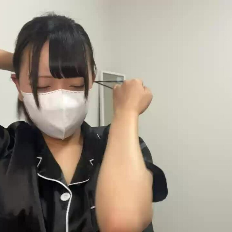 【りん 18 歳】

りんさんのライブ配信動画です
生配信 だと、1 回の有料配信を視聴すると、おおよそ平均 5,