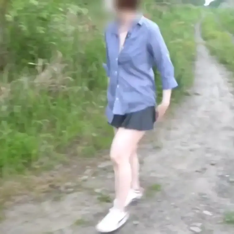 【応援プラン】2025 
アラフィフ妻の野外散歩動画。
結構な距離を脱ぎながら散歩しました。