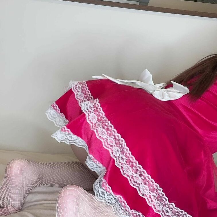 四つん這いぽなにー
サンタのスカートが捲れておしりが丸見え、、🙈
四つん這いで電マ当てたら気持ち良すぎてビクビク、、