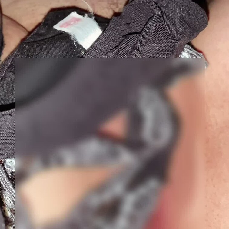 パンティねじ込まれちゃって💦
濡れちゃった〜😅