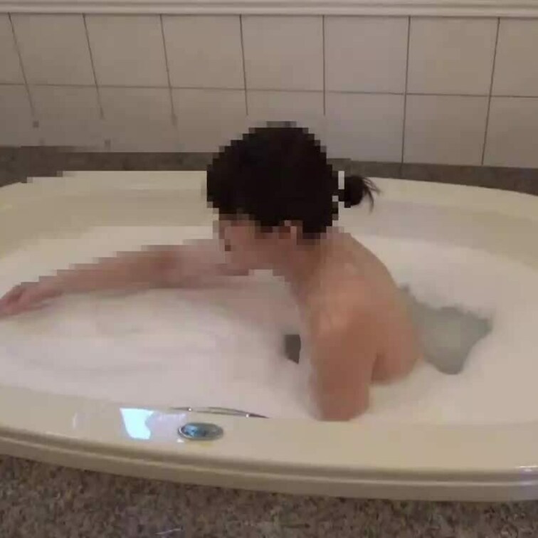 一戦が終わってのシャワー＋聖水です。こちらの方が勢いがあります❤️