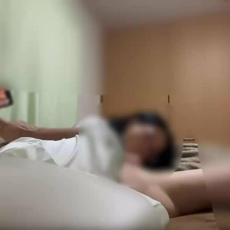 嫁が寝取られてる動画を見ながら嫁にフェラ抜きしてもらいました😊
