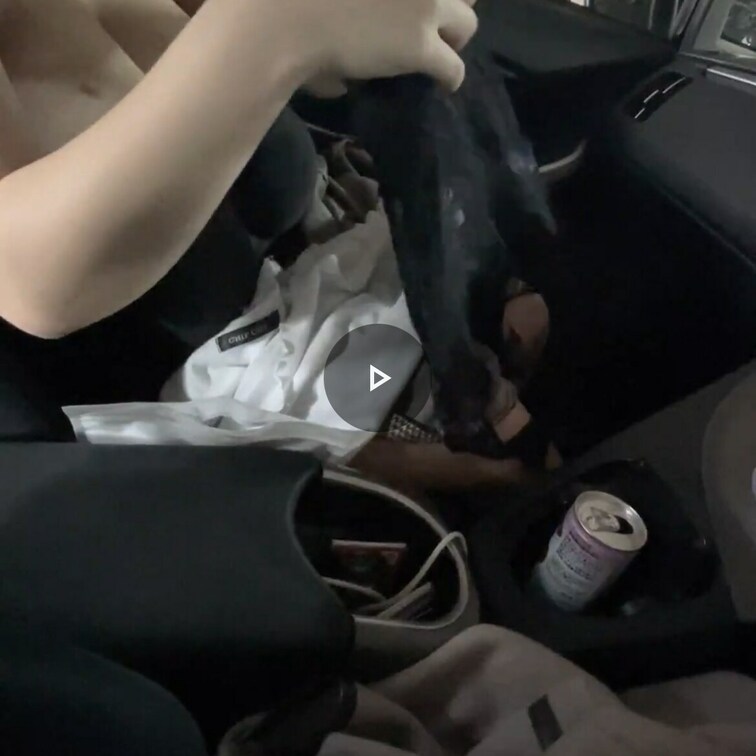 Hカップの変態さんが露出に興味があるみたいなのでかじってきました。
街の立駐の車内にて一緒にドンキで選んだ変態衣装に生