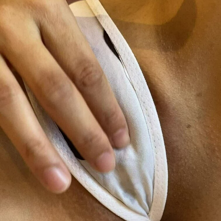 あまり擦りすぎないように…
刺激に慣れてしまわないように…

あとでたくさんご褒美を
もらえるように
自分では