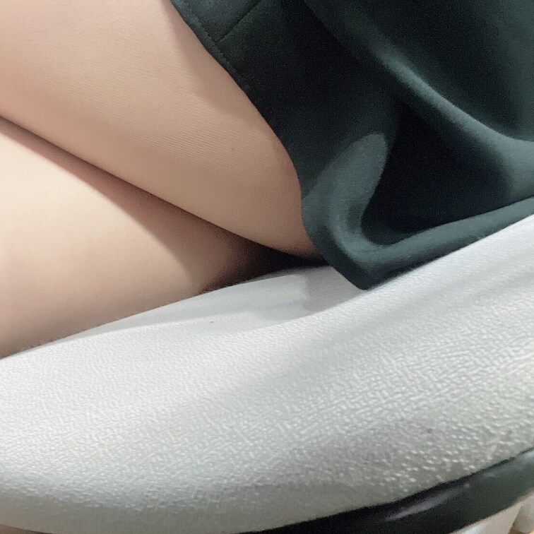 事務員のデスクの下はこうなってます❤️