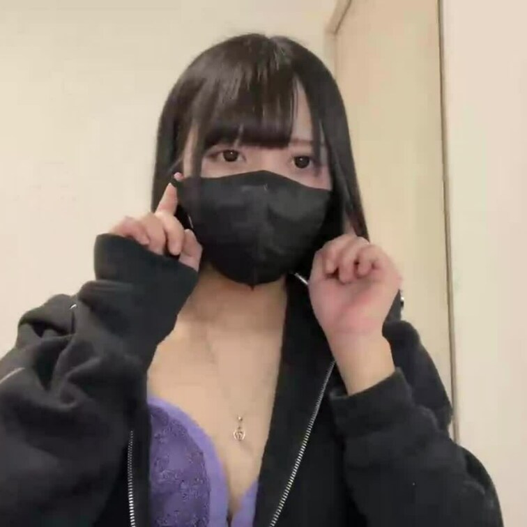 【りん 18 歳】

りんさんのライブ配信動画です
生配信だと、1 回の有料配信を視聴すると、おおよそ平均 5,0
