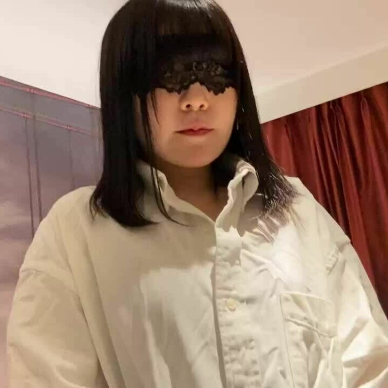 NGシーンです。

私の撮影って「出そうになったら撮る」が基本なんですよね。

このモデルさん、出そうになったタ