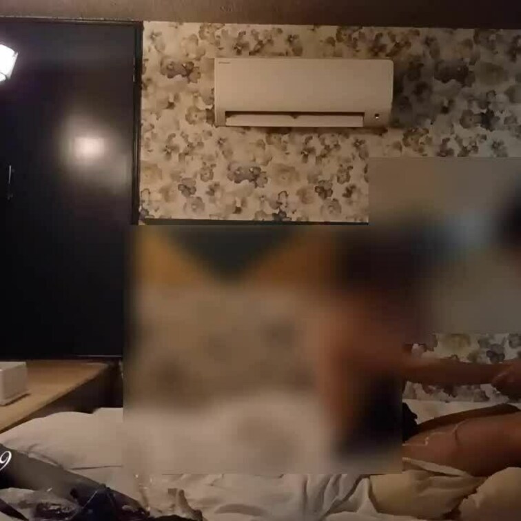 涙まで出てる電マ　お菓子たくさん、過去一イラマでびっくりした回3

座って当ててたけどすぐ倒れちゃうからこっちに引き