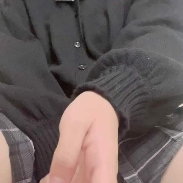 今日は制服と下着着たままでしちゃった…///
すごい敏感なの…ィくの早いかな？(〃ω〃)
