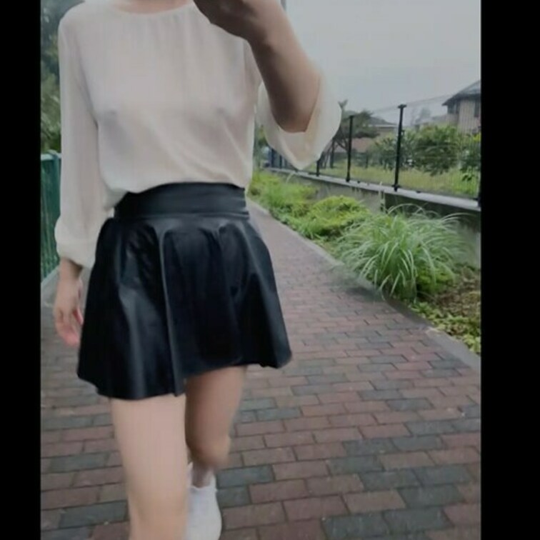 ノーブラで遊歩道を散歩してきました