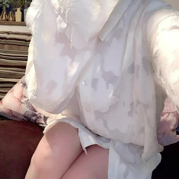 いつも絡んでくれてありがとう
初めてのおっぱいを見せるからほんと緊張してて、、
画面越しでも伝わるかな？

これ
