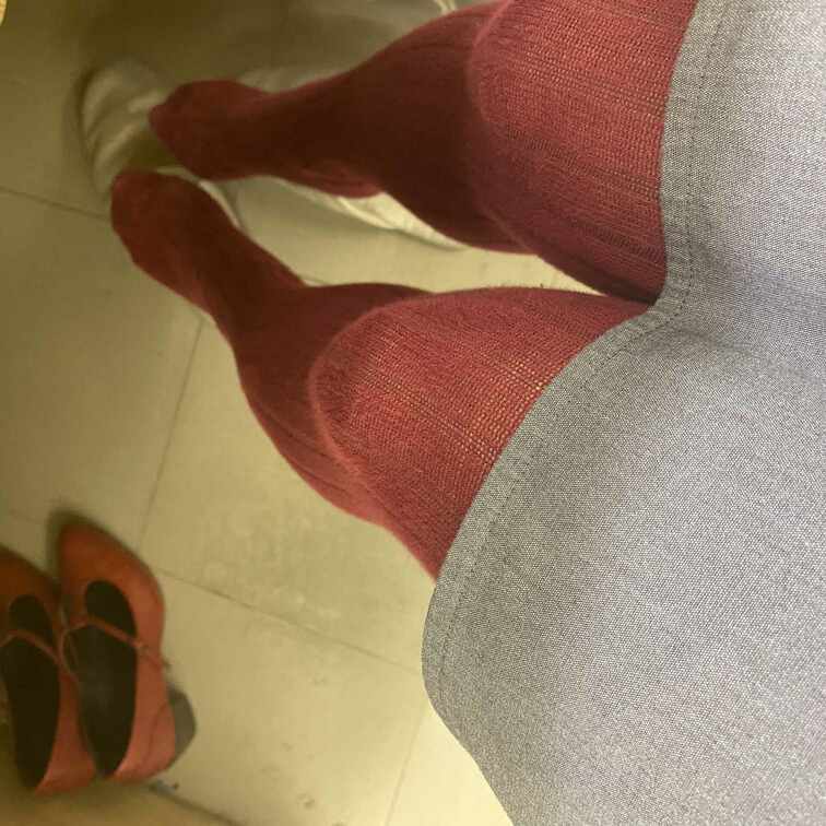 今日は赤タイツ。
これもお譲りしようかな。