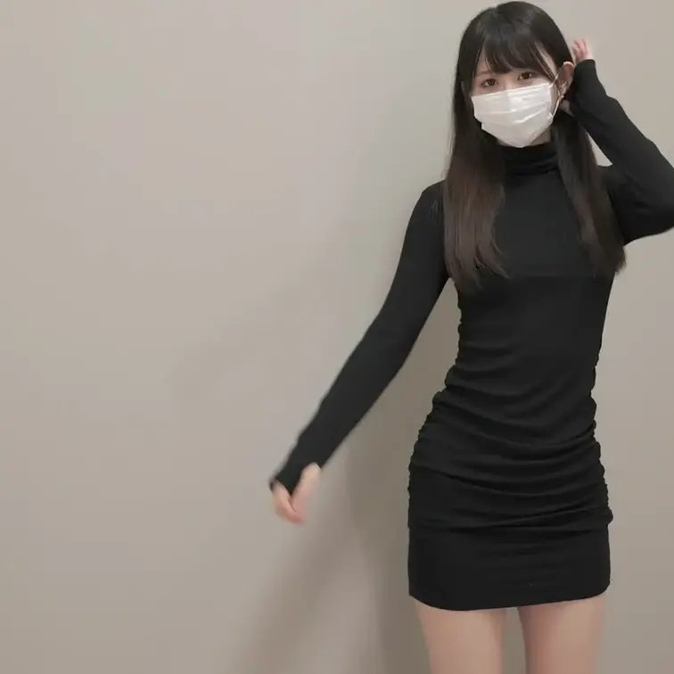 黒ワンピース白マイクロビキニ

パイモミ