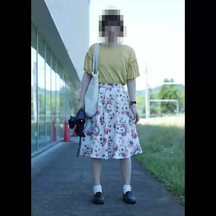 20歳の女子大学生。

身長165㎝で背が高い。

テニス部だったけれど運動音痴で補欠だった。

3人○○○