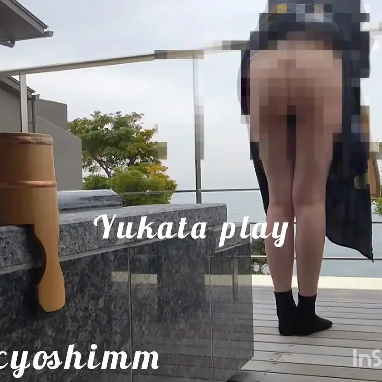 バルコニーでもお構いなしの喘ぎ声です😊隣のカップルがびっくりして扉閉めました🤣