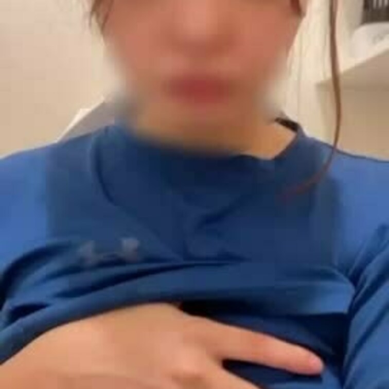 人事部です。
社内の女性事務員をアダルトチャットレディで発見してしまいました。

いろいろ困っていたので、なんやか