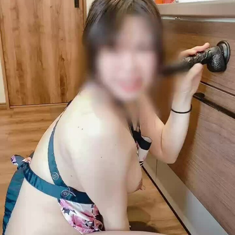 キッチンオナニpart ３☺️❤️❤️
やっぱりいけない事してる時って
ドキドキしちゃって余計ムラムラがすごいし
