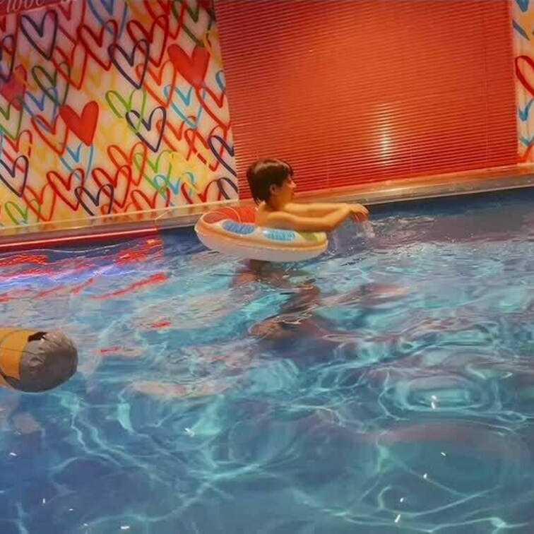 らぶほのプールでﾊﾟｼｬﾊﾟｼｬ