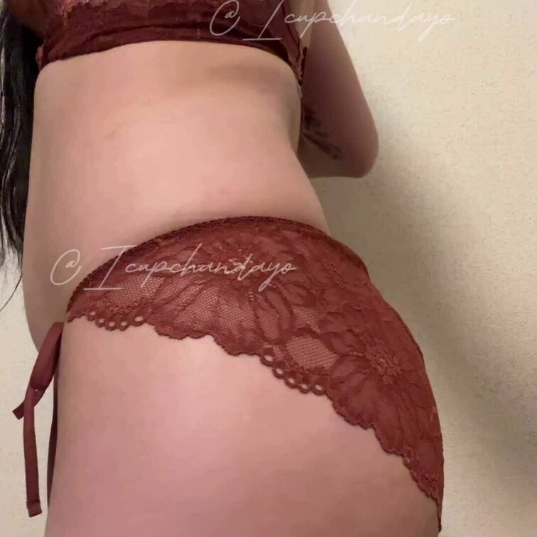 おっぱいぽよぽよ、全身♡　40秒

おっぱい以外も見たいよね？🥺