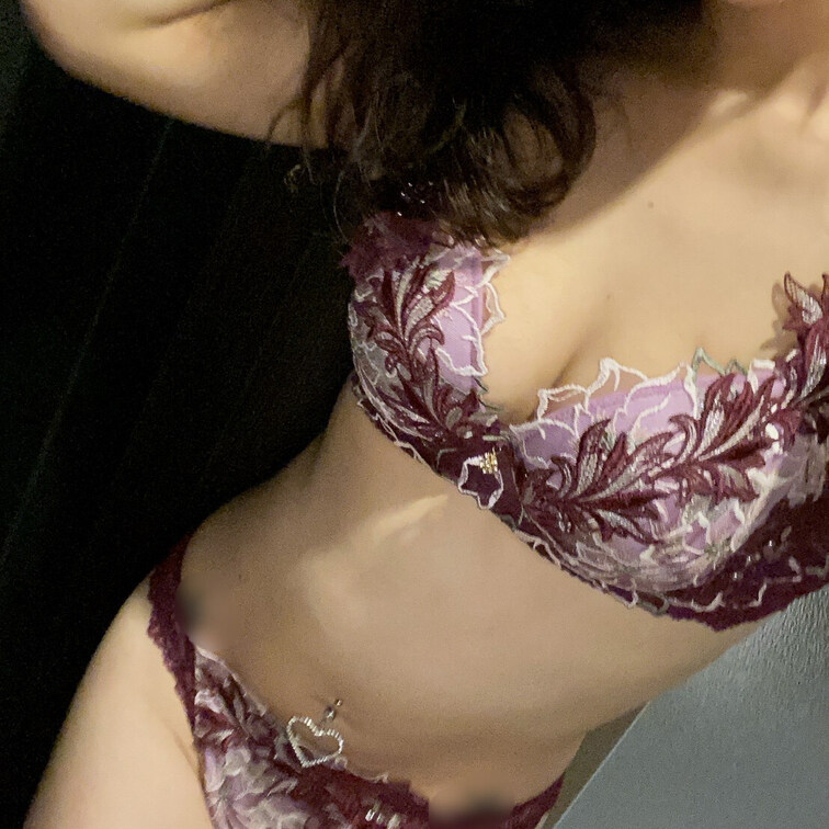 可愛い下着😍
おまけにフェラ写真☺️