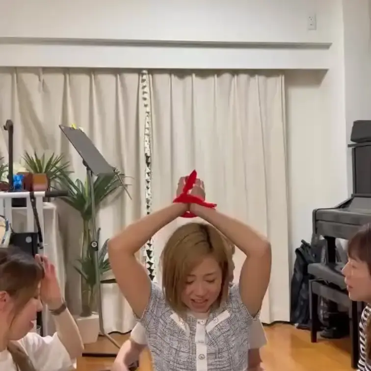 皆様大変お待たせしました！
今回皆様大変お待たせしました！
今回のくすぐり動画はこちらです👍

是非いっぱい見て