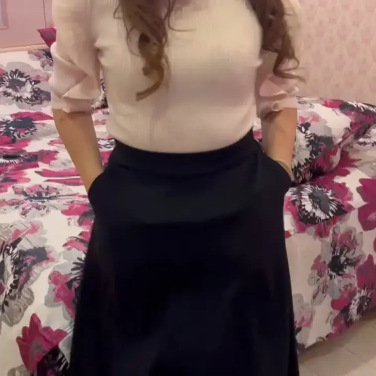 DMのやりとりの中でノーパンで密会に来て欲しいとお願いしたら快く快諾してくれる女！どんなプレーで楽しませてくれるか❓期待