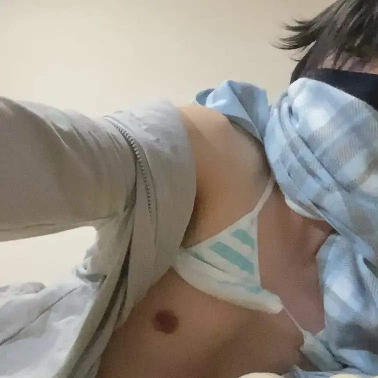 しましまビキニと胸
