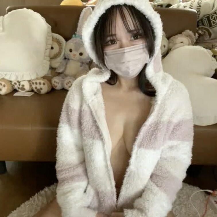 Hカップエロライブ。顔も可愛いし最高。
・https://myfans.jp/posts/2719a9af-5db3-