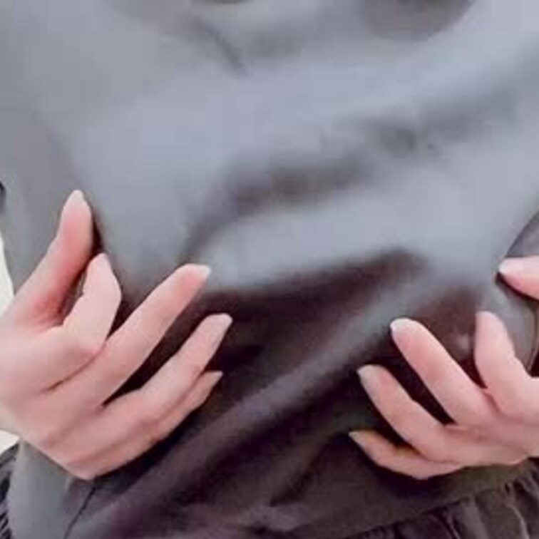ノーブラメイド服の音ありリベンジ版です！
ずっと乳首いじってたんですけど、、最後我慢できなくて、、🤫
音が入っちゃっ