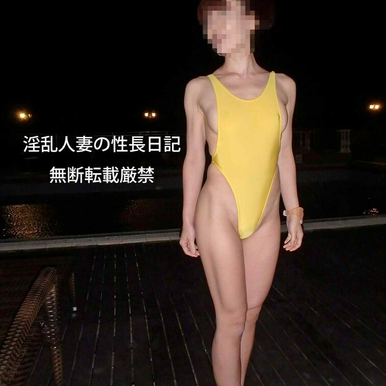 横乳はみ出る水着でスパ。濡れると乳首どころか乳輪もはっきりくっきり透けます。