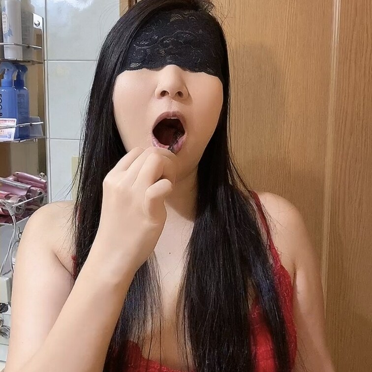 優奈が使った歯ブラシ欲しい方居てますかぁ〜💖
この歯ブラシ可愛くて形が女性の身体になっているんですよね🤗💕
オッパイ
