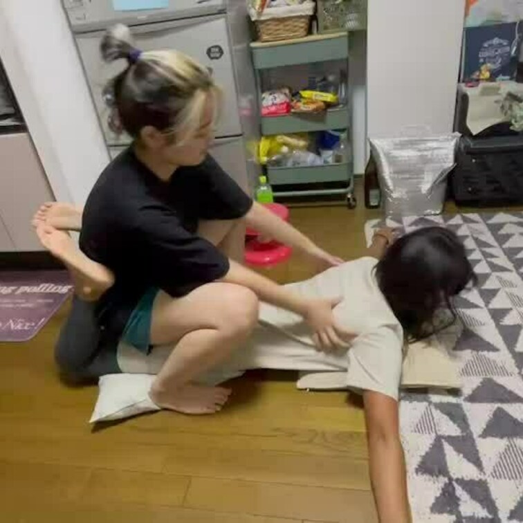 皆様いつもご購入ありがとうございます☺️
今回のくすぐり動画はこちらです👍

是非見てあげてくださいね(  ˆОˆ
