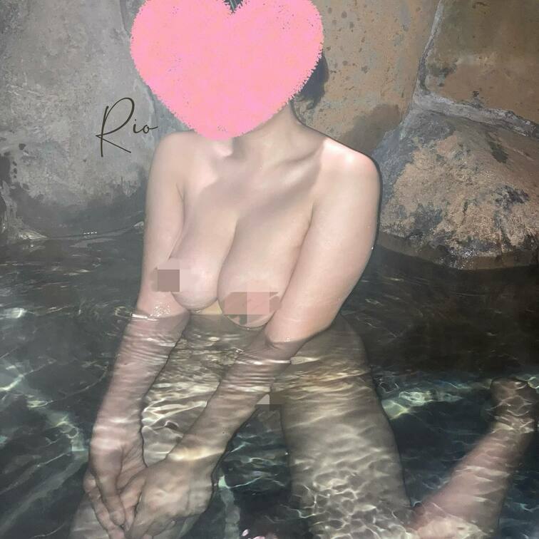 モザイク直して再投稿です〜
ちょっと前に温泉旅行に行ったときの♨️
混浴ってえちえち気分だね💕


明日からお
