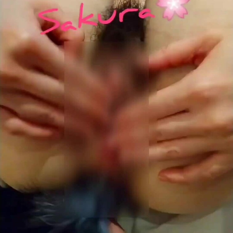 アナルプラグをぐりぐりされるの気持ちいいんです♥

ついつい自分でクリいじっちゃいました💦💦