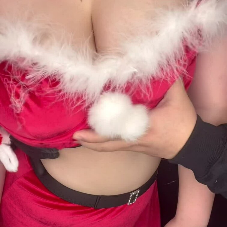 サンタコスで街にいたらナンパされてそのまま中出しセックス