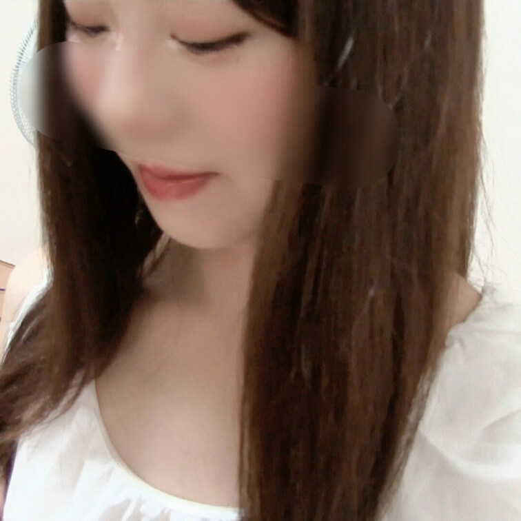 脱ぎ脱ぎ＆お試しタッチ！
可愛い服を着て来てくれましたが、早速脱いでもらいました
手持ちカメラで撮影したらブレブレで
