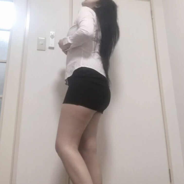 ミニスカが来たー🤗💕 
こんな感じよぉー💖 
サイズが少し大きめだけど…笑 
これ着て何撮ろう？ 
大開脚？ 
