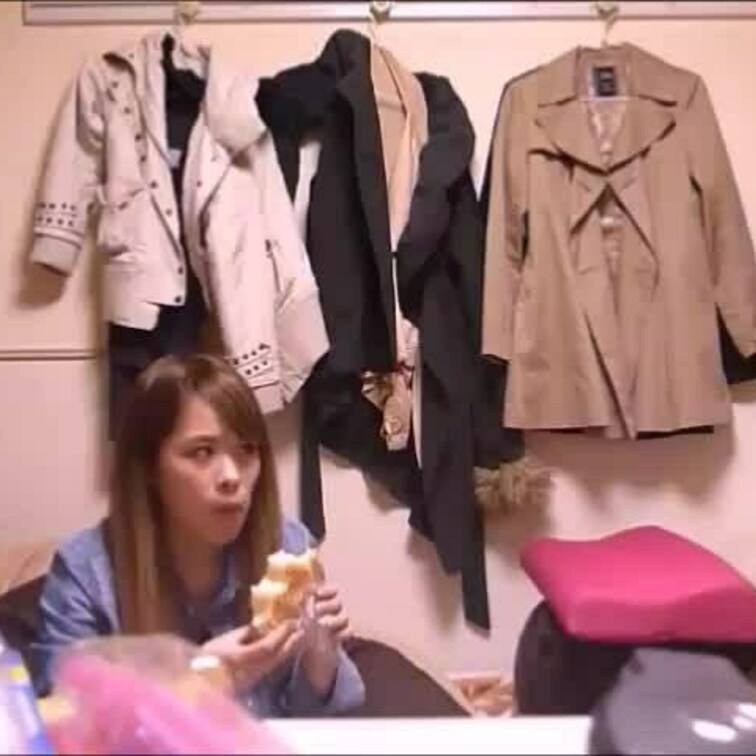 美人の彼女と同棲？？一人暮らしの部屋で！！

おもしろ、大人　、パロディ　コメディを
融合しました！！