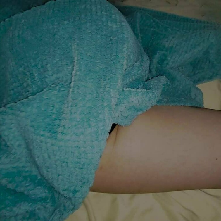 寝ている嫁ちゃんにイタズラ、後ろからそっと入れちゃいました、