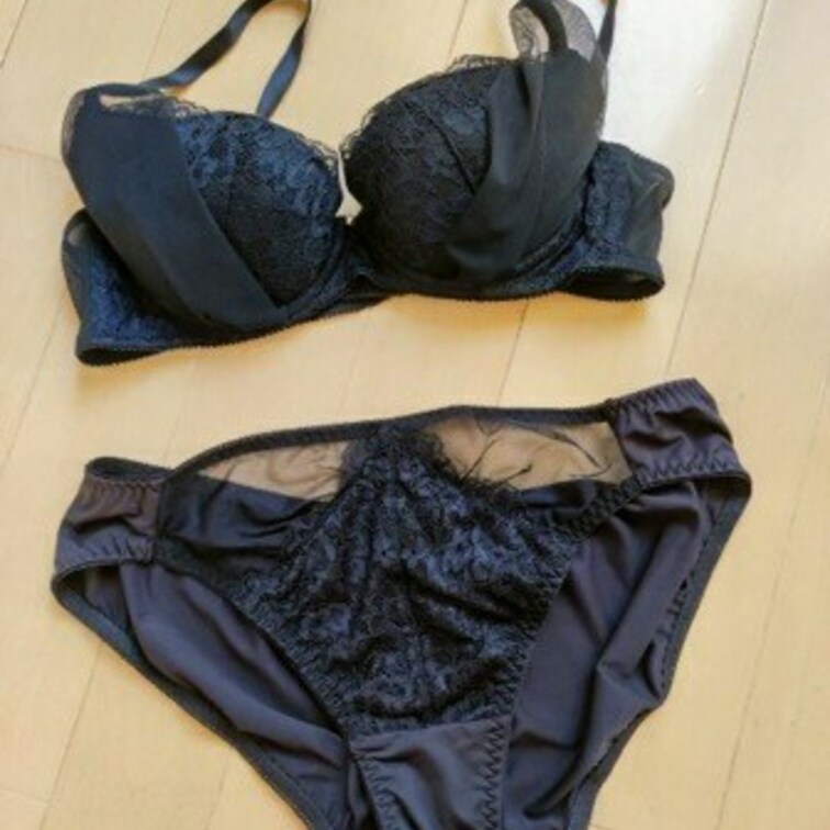今日の下着は黒のセクシー下着です🫦