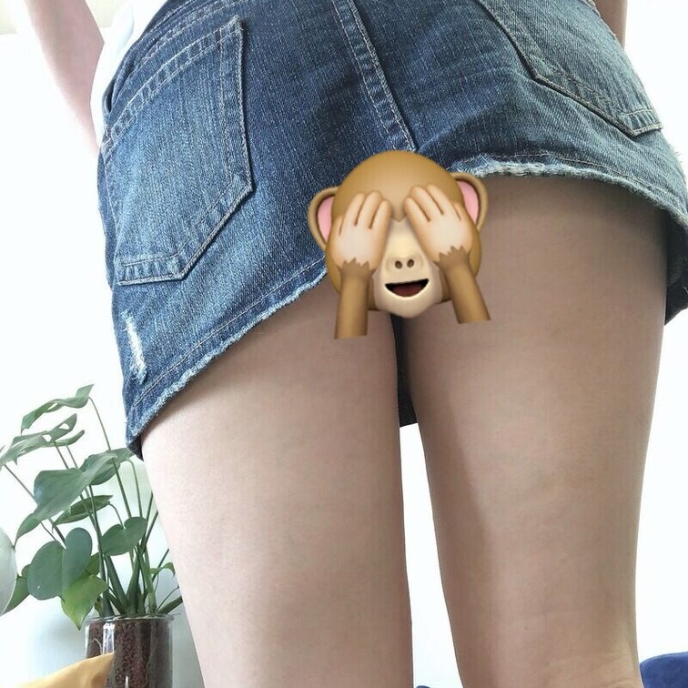 【無料公開】
デニムミニスカの中をローアングルから見せつけ誘惑🙈💓
エロいかな??(/ω\)♥