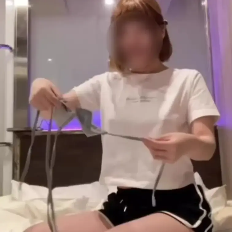 あやちゃんのオフショット！

無料プランでは、動画の女の子がどんな雰囲気か見て貰えるようにオフショットや未収録のシー