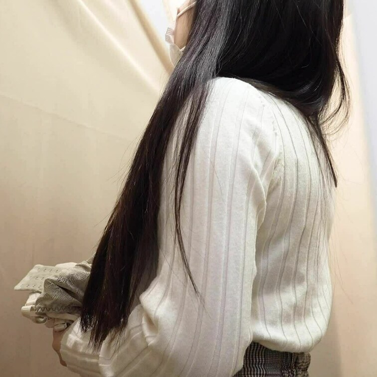 着替えてるシーンをアップでどうぞ！

女の子って下着屋の試着ルームでいつもこんな感じなんですね🧐