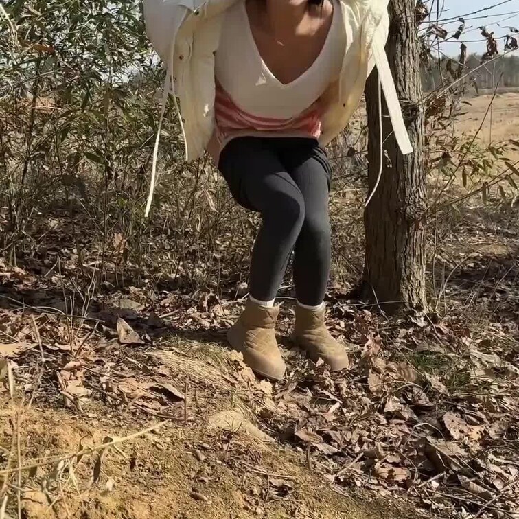 人類よ、原点回帰の時がきた…🌍
もう我慢の限界…！😂🌿
開拓前の土地、設備ゼロ…😵‍💫💦