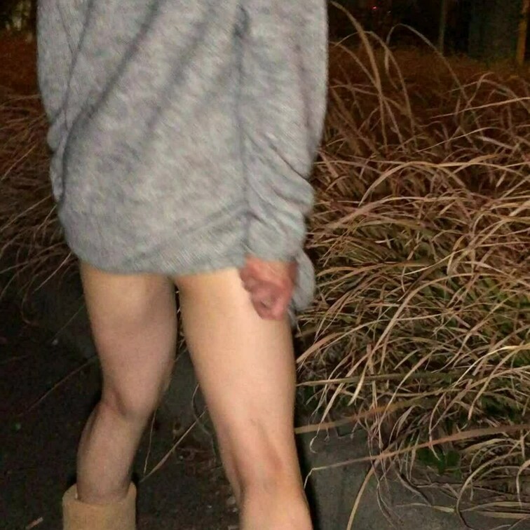野外放尿… ちょっと出ちゃった💦うん…🫣